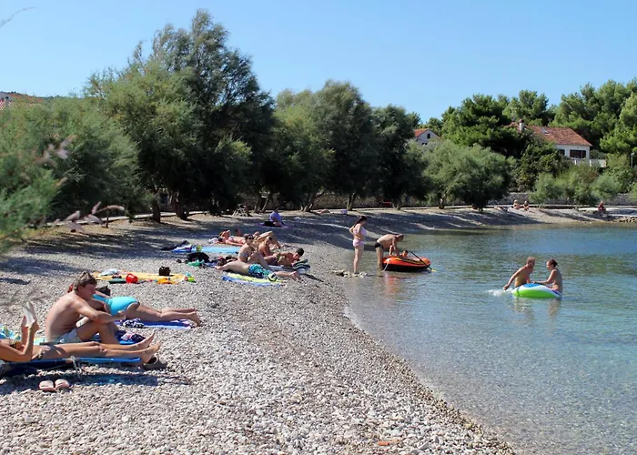 Apartments And Rooms By The Sea Sutivan, Brac - 2943 Guest house